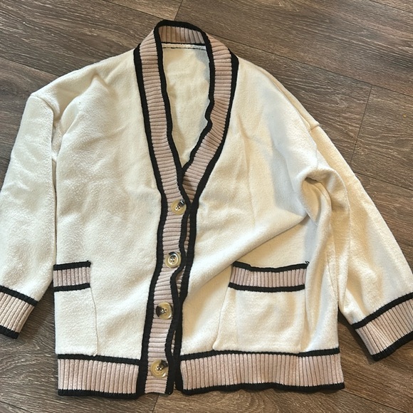 Creme sweater - Picture 1 of 1